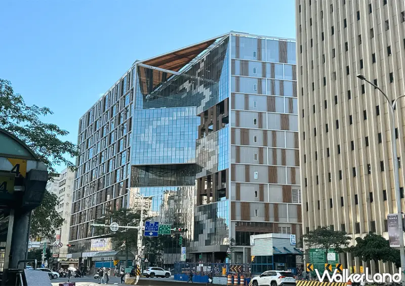 ▲▼位於中正紀念堂站附近的「臻味胡椒餅」，就在南門市場正對面 / WalkerLand窩客島整理提供​​​​​​​