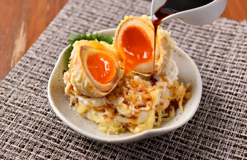  ▲美味的溏心蛋搭配爽口的馬鈴薯泥，成為一道美味的前菜。