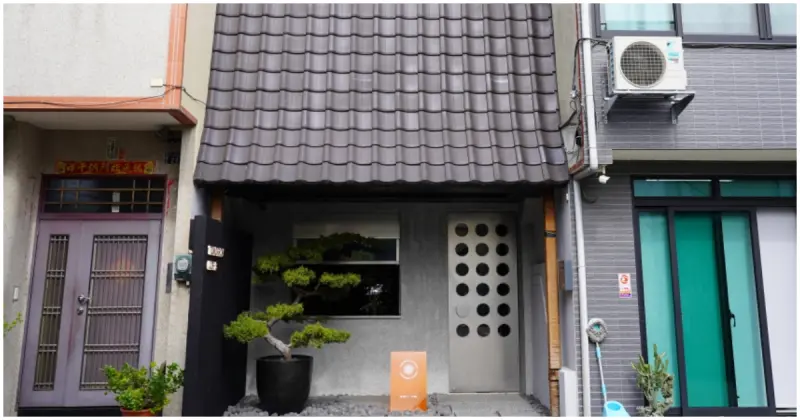 日系咖啡控愛了！侘寂風台中咖啡館「Tomorrow Coffee Roasters」，手沖咖啡配可麗露。