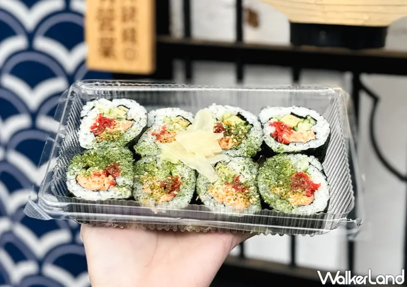 ▲桃園平價日本料理「歐告卷壽司」推薦菜單：龍蝦沙拉紫菜包飯 $129（外帶自取8折） / WalkerLand窩客島 蕭芷琳 拍攝
