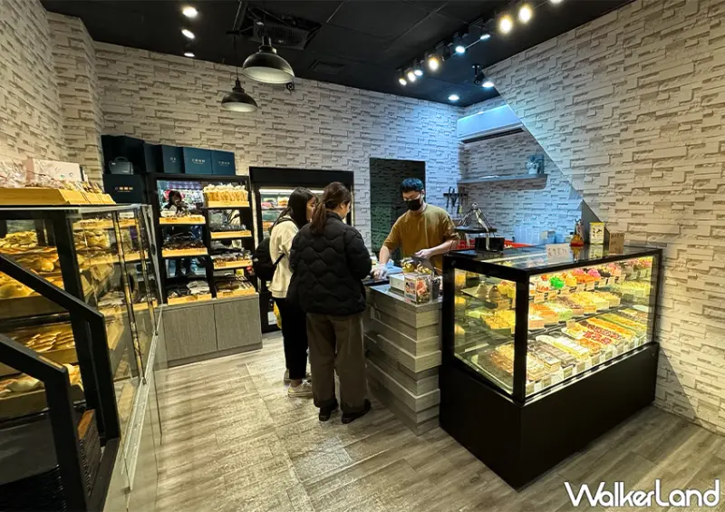 ▲▼位於基隆廟口夜市附近的「立嘉糕餅」，雖是小巧的店面，卻充滿溫馨氛圍 / WalkerLand窩客島 蕭芷琳 拍攝​​​​​​​
