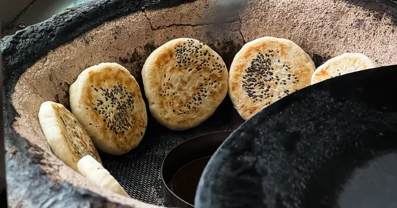 中壢平價美食「徐記紅糖餅」冬天必吃！爐烤外皮超軟Q、熱呼呼流心超讚。