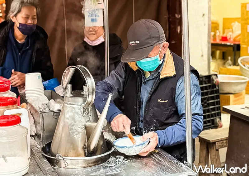▲▼基隆古早味美食「麵茶推車阿伯」推著攤車穿梭於基隆的大街小巷，沒有固定的營業時間與地點​​​​​​​ / WalkerLand窩客島 蕭芷琳 拍攝​​​​​​​
