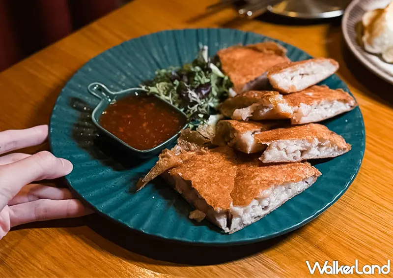 ▲▼板橋餐酒館「來吧 Sunset」推薦菜單：日落酸辣生蝦、月亮蝦餅 / WalkerLand窩客島 蕭芷琳 拍攝