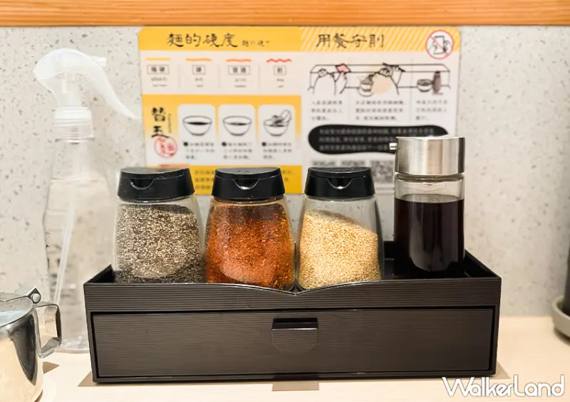 台北宵夜拉麵店「麵屋雞金」位於忠孝新生捷運站4號出口附近，步行僅需4分鐘即可抵達