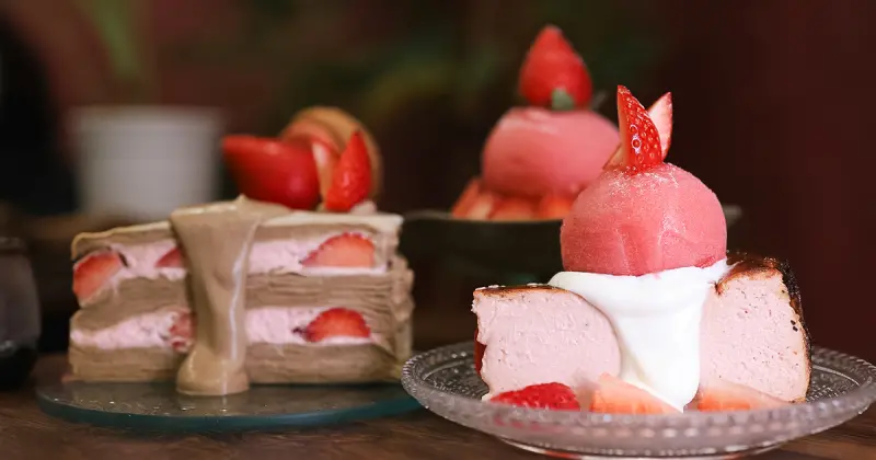 大安站不限時咖啡廳「微蜜jolie」草莓蛋糕必吃！塔羅牌免費算、每天營業到深夜。