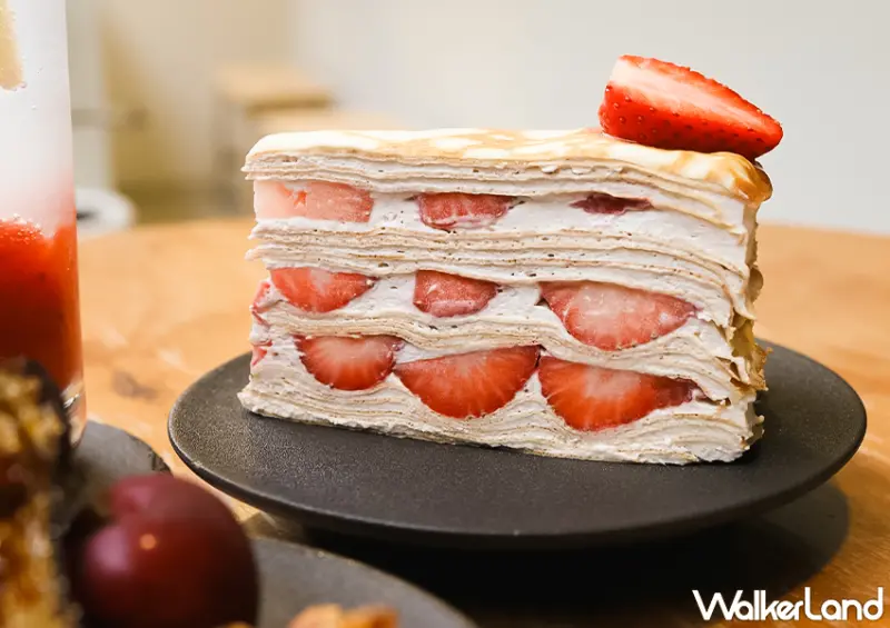 ▲▼忠孝新生貓咪咖啡廳「ABOUT H」推薦菜單：雙色流心巴斯克 $260、草莓千層蛋糕 $260 / WalkerLand窩客島 蕭芷琳 拍攝