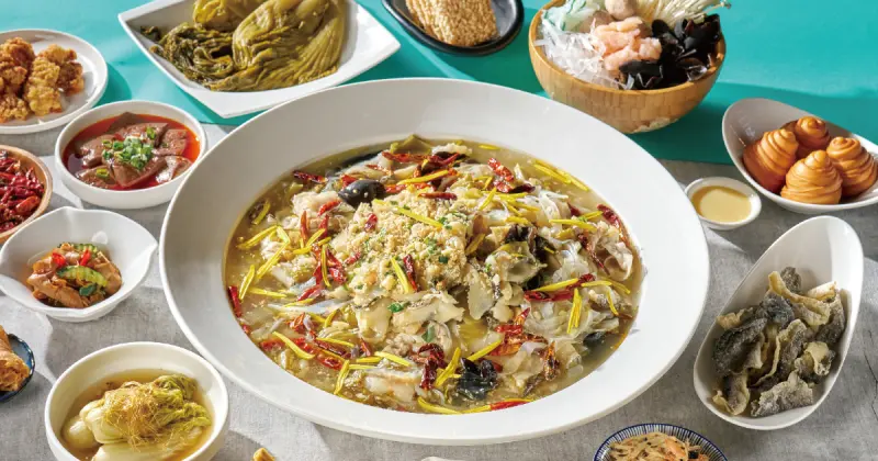 酸菜魚買一送一！開在刁民樓上「狂一鍋酸菜魚」進軍西門町大比拼。