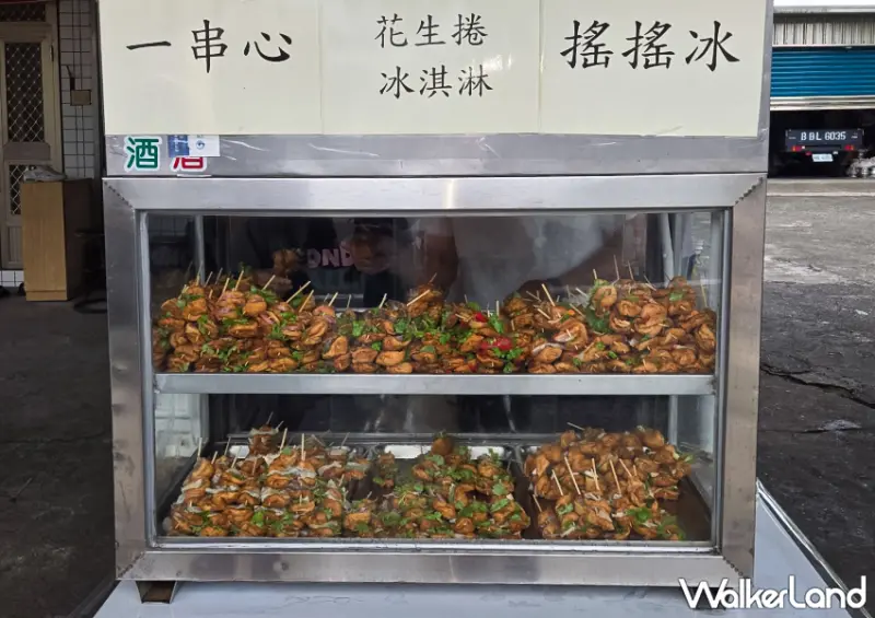 ▲▼宜蘭小吃老店「武淵香腸伯」一串心僅售10元，內容包括香腸、雞胗、豬肝等多種配料 / WalkerLand窩客島 蕭芷琳 拍攝