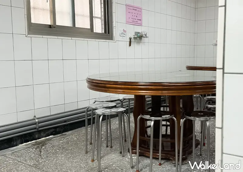 ▲▼​​​​​​​基隆老店美食推薦「廣東汕頭牛肉店」現址靠近復興隧道，店內用餐空間寬敞明亮，冷氣充足 / WalkerLand窩客島 蕭芷琳 拍攝