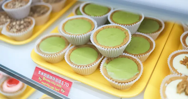 中山站咖啡廳「Tart Club蛋塔俱樂部」草莓蛋塔必吃！低消只要100元、外皮超脆超過癮。