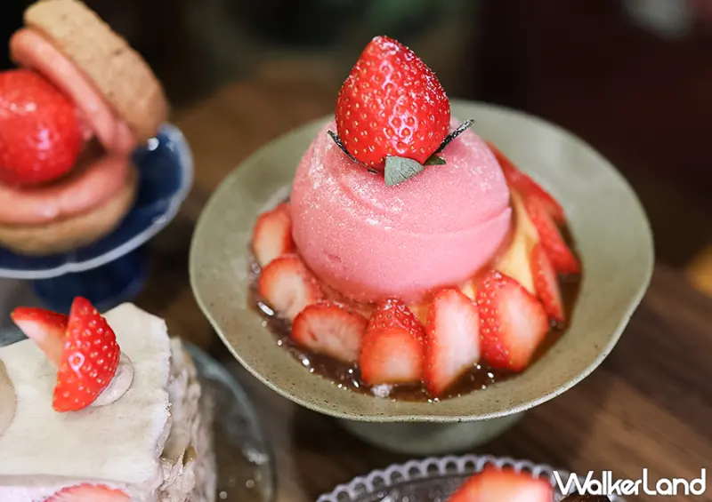 ▲▼大安站不限時咖啡廳「微蜜jolie」推薦菜單：草莓冰淇淋巴斯克 $220、布能莓有泥 $180 / WalkerLand窩客島 蕭芷琳 拍攝