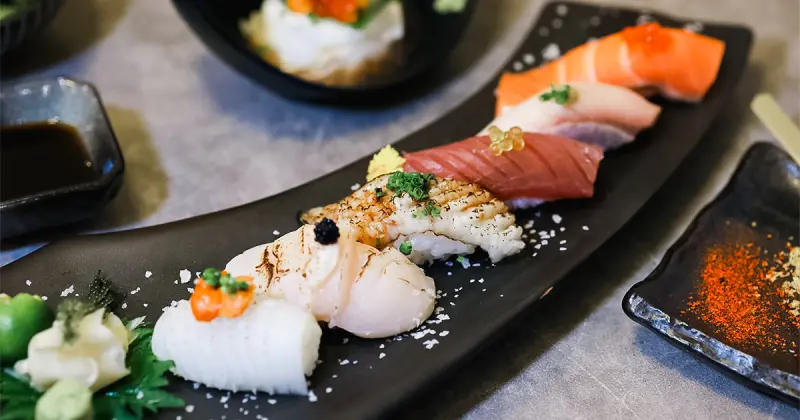 台北深夜日料店「酒叁炭火居酒屋」信義安和美食推薦！生魚片握壽司必點。