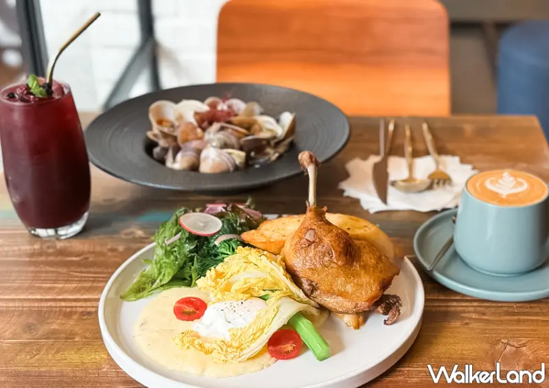 ▲▼台北餐酒館「OZ Cafe & Bistro」室內空間以普魯士藍為基調，搭配木質家具與復古燈飾 / WalkerLand窩客島 蕭芷琳 拍攝