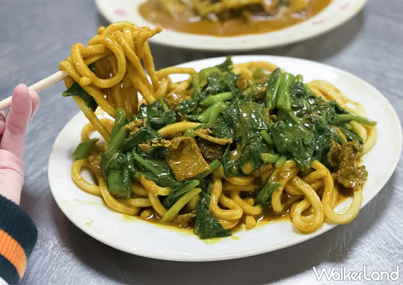 ▲▼​​​​​​​基隆老店美食推薦「廣東汕頭牛肉店」​​​​​​​推薦菜單：炒牛肉麵（大份）$150、炒毛肚（小份）$260 / WalkerLand窩客島 蕭芷琳 拍攝