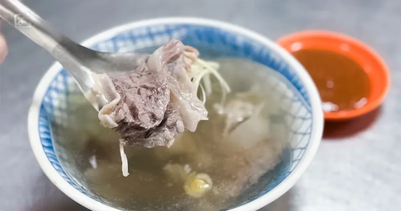 基隆必喝牛肉湯！基隆美食老店「廣東汕頭牛肉店」祖傳三代，咖哩炒牛肉必吃。