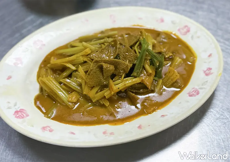 ▲▼​​​​​​​基隆老店美食推薦「廣東汕頭牛肉店」​​​​​​​推薦菜單：炒牛肉麵（大份）$150、炒毛肚（小份）$260 / WalkerLand窩客島 蕭芷琳 拍攝