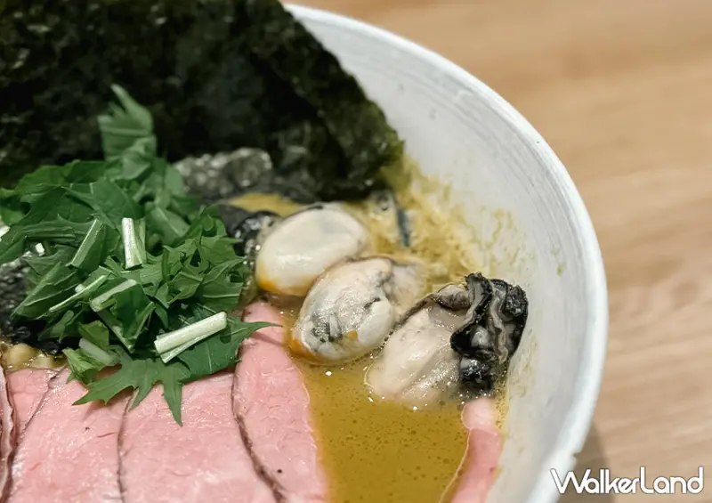 ▲▼中山站拉麵店「二屋牡蠣拉麵」推薦菜單：濃郁牡蠣牡蠣拉麵 $330、濃厚牡湯拉麵 $270（不含牡蠣） / WalkerLand窩客島 蕭芷琳 拍攝