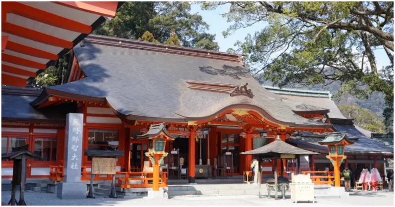 朝聖熊野古道必參拜！自然與信仰結合的日本聖地「熊野那智大社」，千年神木等你穿越。