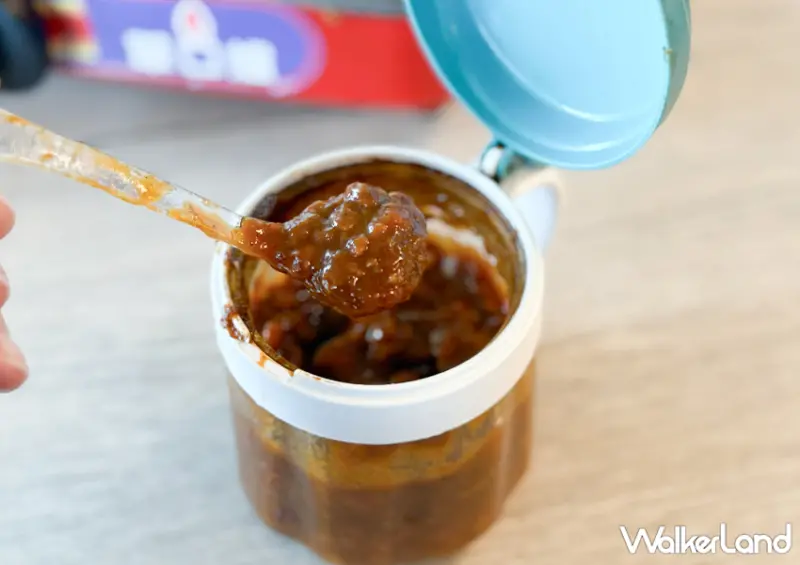 ▲▼雲林美食「日日興羊肉爐」最重要的靈魂醬料是桌上這罐「豆瓣醬」 / WalkerLand窩客島 蕭芷琳 拍攝