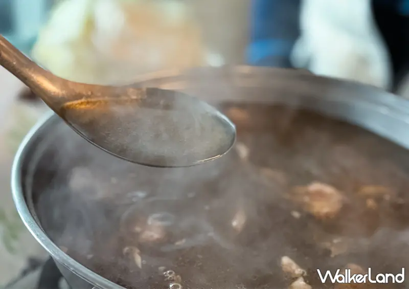 ▲▼雲林美食「日日興羊肉爐」搭配以中藥和羊骨慢熬數小時的湯頭，味道濃郁 / WalkerLand窩客島 蕭芷琳 拍攝