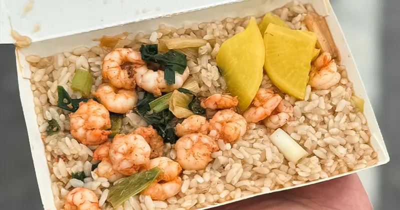 台南排隊美食「集品蝦仁飯」雙倍火燒蝦超爽！一份只要65元，加顆鴨蛋更過癮。