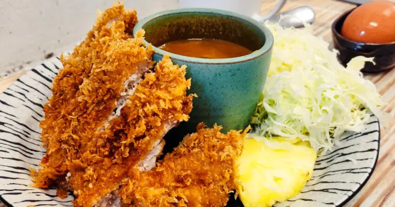 咖哩飯拌不拌世紀之爭！7家「台北人氣咖哩」免費續咖哩醬，大份量爽吃，經典到創意滿足各派咖哩控。