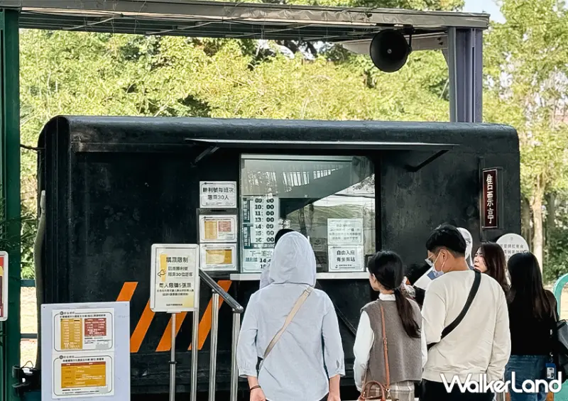 ▲▼目前「勝利號」小火車採現場購票制，每班次限乘30人，座位自由入座 / WalkerLand窩客島 蕭芷琳 拍攝
