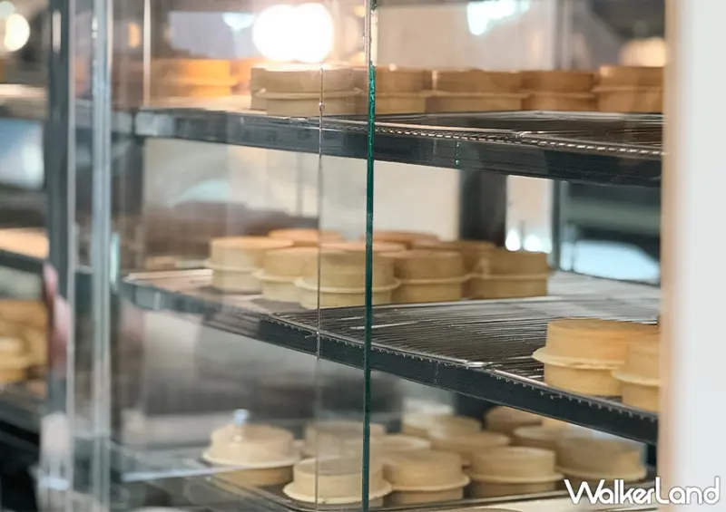 ▲新竹車站必吃「小鵲sing紅豆餅」以極薄酥脆的外皮，與飽滿紮實的內餡迎來許多好評 / WalkerLand窩客島 蕭芷琳 拍攝