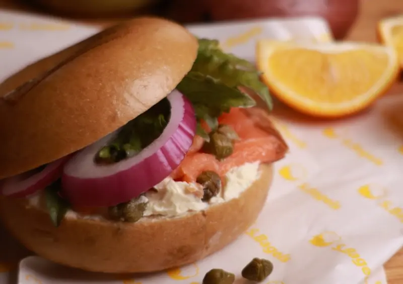 ▲▼中山貝果專賣店「Sonney's Bagel 中山二店」推薦菜單：火腿酸黃瓜貝果堡、貝果＋藍莓醬 / WalkerLand窩客島 蕭芷琳 拍攝​​​​​​​