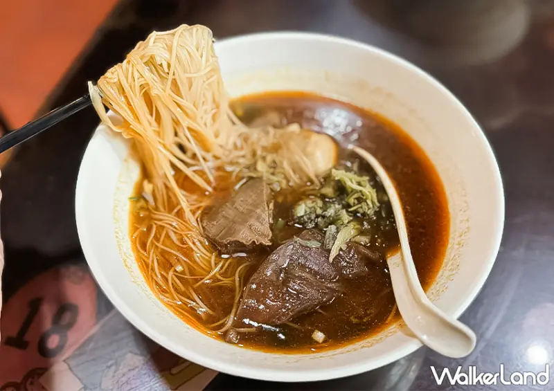 ▲竹北必吃牛肉麵「文化城牛肉麵」推薦菜單：牛肉麵（拉麵）$150、牛肉麵（細麵）$150、牛肉陽春麵 $150​​​​​​​/ WalkerLand窩客島 蕭芷琳 拍攝