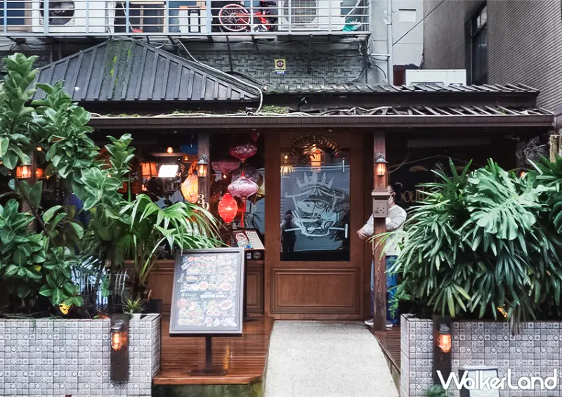 ▲▼大巨蛋美食「ABV南洋餐酒館」擁有超過300款來自世界各地的精釀啤酒，讓顧客可以自由搭配餐點 / WalkerLand窩客島 蕭芷琳 拍攝