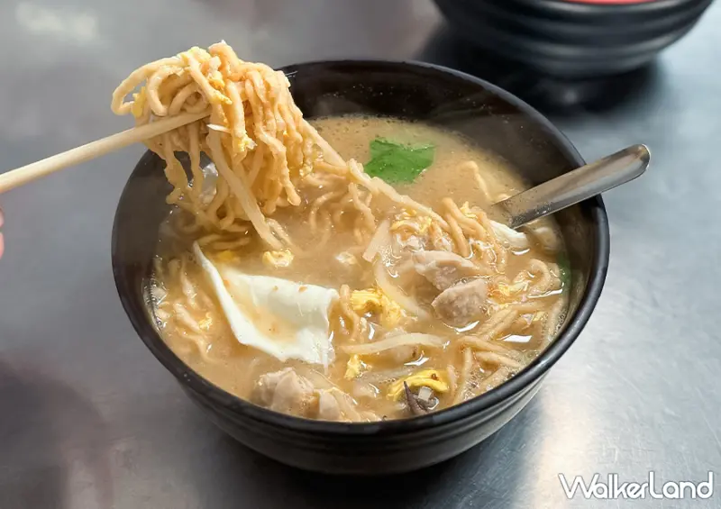 ▲▼台南新營美食「阿翔蚵仔煎」推薦菜單：鍋燒意麵 $70、虱目魚皮湯 $60 / WalkerLand窩客島 蕭芷琳 拍攝