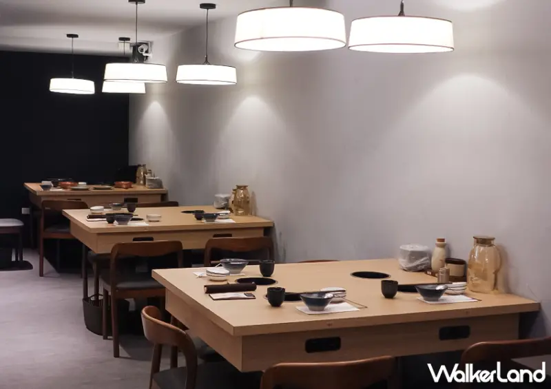 位於大安路巷弄內，「しゃぶ信玄」距離捷運忠孝復興站約步行7分鐘即可抵達