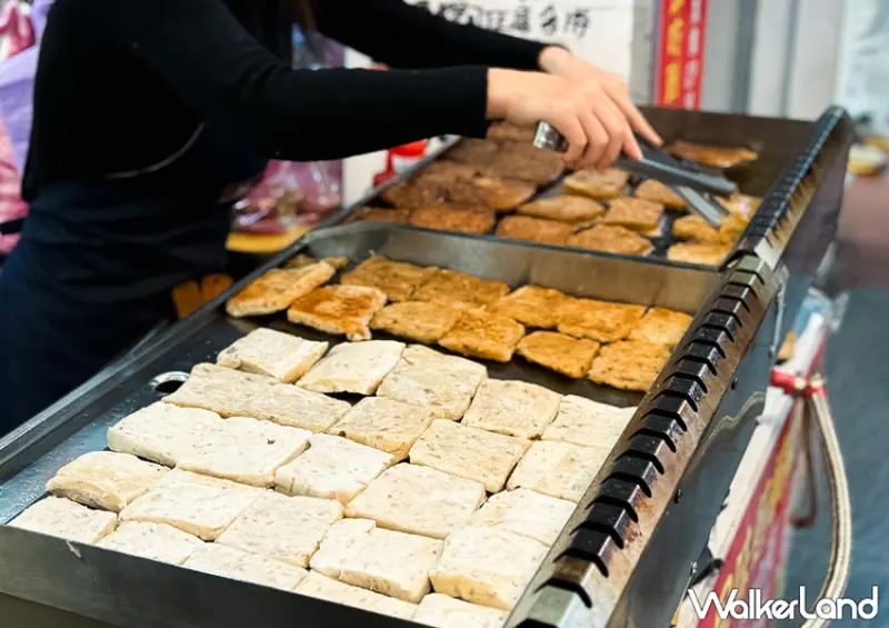 ▲基隆小吃「古早味煎鹹糕」地點靠近基隆車站，旁邊也鄰近知名的義美石頭火鍋 / WalkerLand窩客島 蕭芷琳 拍攝