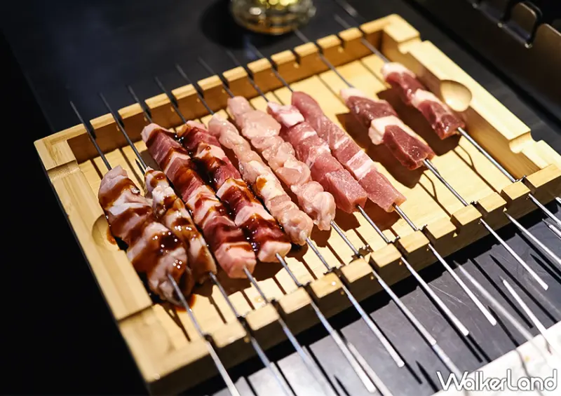 ▲中山站串燒店「一起烤串」推薦菜單：醬燒雞肉 $79、鹽味雞松板 $79、醬燒雪花牛 $79、鹽味櫻桃鴨胸 $99 / WalkerLand窩客島 蕭芷琳 拍攝