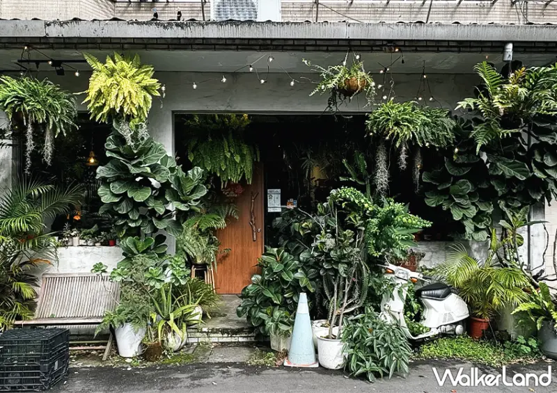 ▲營業到晚上！南港不限時咖啡廳「陋巷咖啡廳」位在南港捷運站附近 / WalkerLand窩客島 蕭芷琳 拍攝