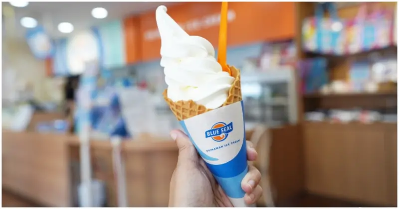 沖繩冰淇淋之王！BLUE SEAL國際通店，超過30種口味任你挑，推薦海鹽霜淇淋。