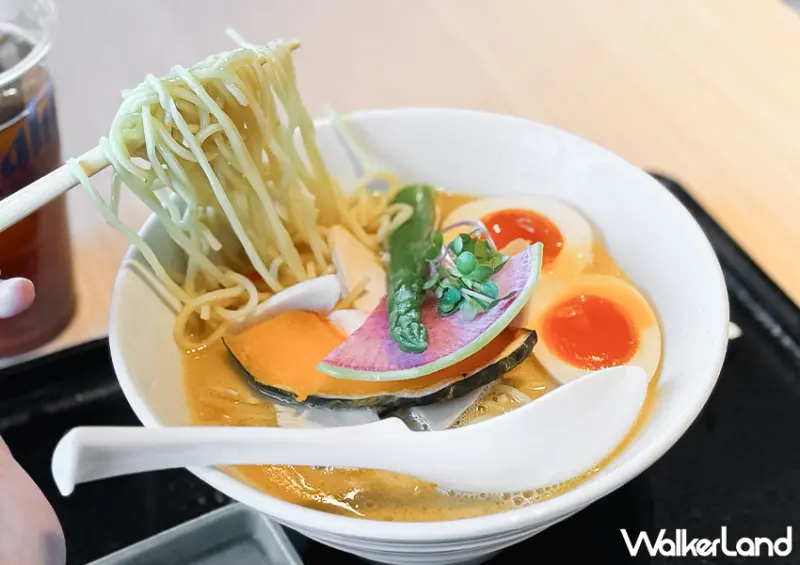 ▲成田機場美食推薦「銀座 篝」推薦菜單：雞白湯 Special Soba ¥2,200 / WalkerLand窩客島 蕭芷琳 拍攝