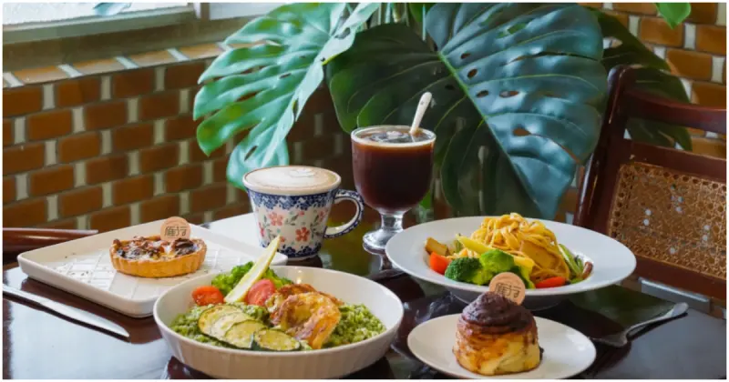 屏東寶藏咖啡廳200元有找！雁行咖啡義大利麵、肉桂捲通通不用200元，高CP值必吃。