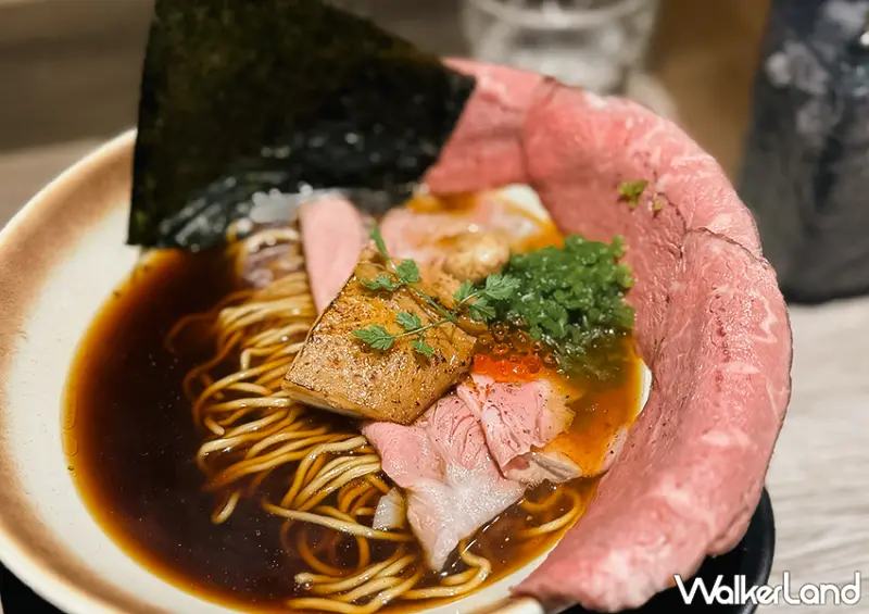 ▲中山站拉麵「麒麟創作拉麵坊」推薦菜單：特級。備長炭焙本枯本節正油 $360 / WalkerLand窩客島 蕭芷琳 拍攝​​​​​​​