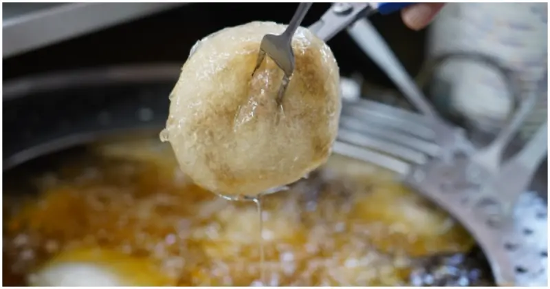 大甲美食50年老店！嘉家樂肉丸的脆皮肉圓必點，直接包整塊豬排讓你爽吃。