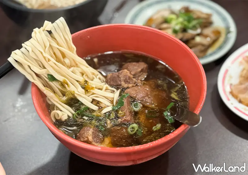 ▲瑞芳車站美食「福哥牛肉麵」推薦菜單：牛肉麵(小碗) $120 / WalkerLand窩客島 蕭芷琳 拍攝
