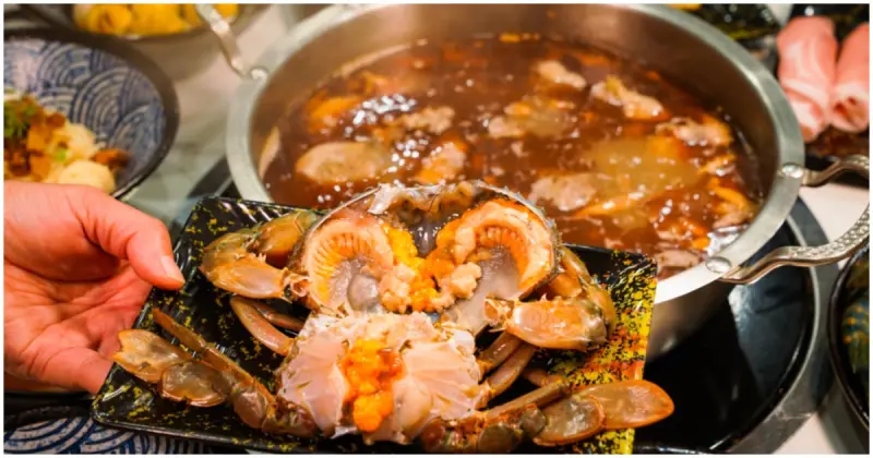 高雄紅蟳薑母鴨始祖！三十年老字號鼎天味洪師傅薑母鴨，活體現殺紅蟳必點。