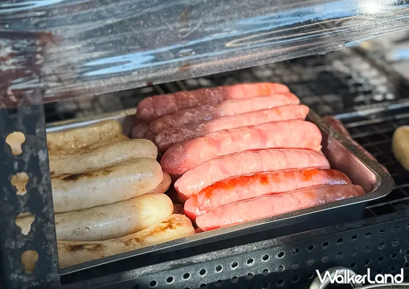 ▲桃園大溪必吃「大溪香腸哥」建議避開用餐高峰，或是提前電話預訂，以免久候。 / WalkerLand窩客島 蕭芷琳 拍攝