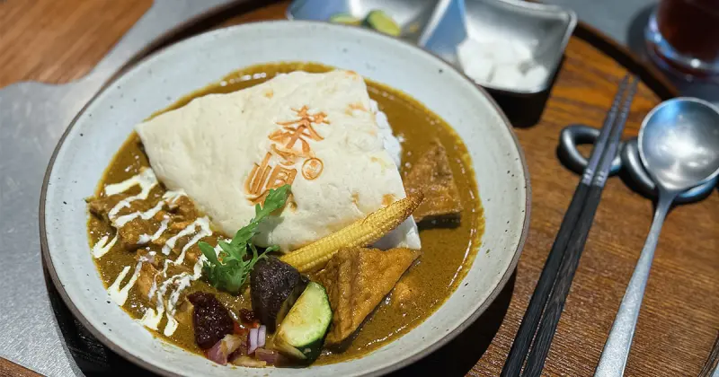 咖哩飯吃到飽！逢甲夜市必吃「茶嶋咖哩」多款異國咖哩超推，白飯無限續超佛心。