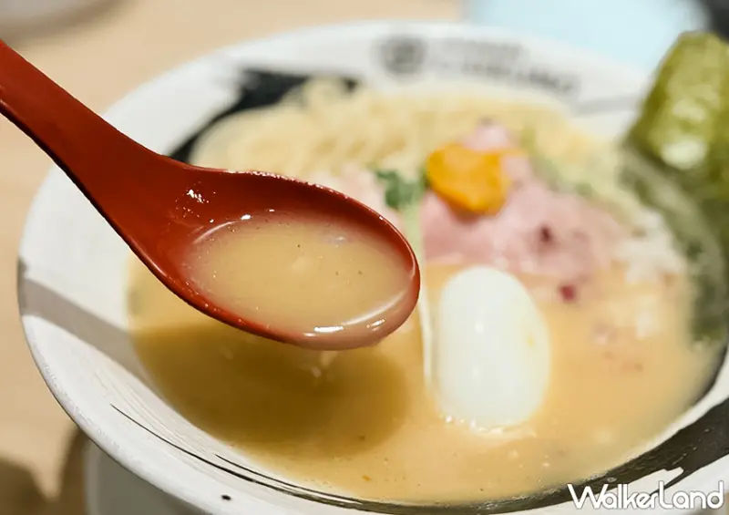 ▲中山站拉麵推薦！無論是濃郁雞白湯、獨特牛骨白湯，還是每日限量的牡蠣拉麵，通通應有盡有 / WalkerLand窩客島 蕭芷琳 拍攝