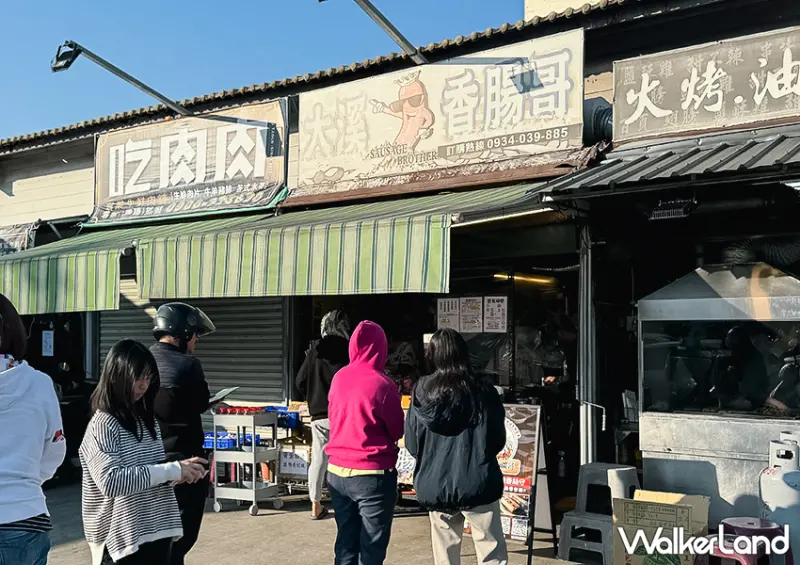 ▲桃園大溪必吃「大溪香腸哥」人氣香腸攤位於桃園大溪的員林路上 / WalkerLand窩客島 蕭芷琳 拍攝