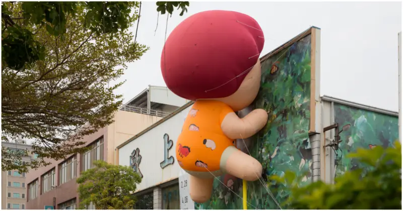 2025嘉義最大藝術聯展！承億攜手12位台灣藝術家打造「樹梢上的藝術獵人」。