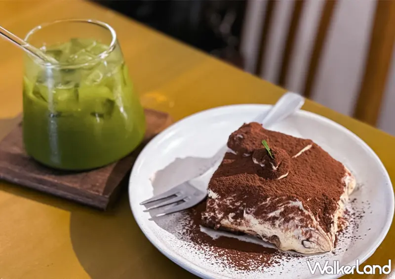 ▲南港不限時咖啡廳「陋巷咖啡廳」的菜單以咖啡與茶飲為主，搭配多款自製甜點 / WalkerLand窩客島 蕭芷琳 拍攝